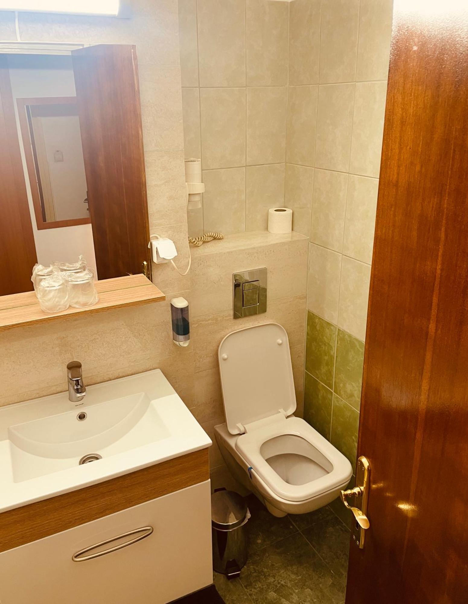 Hotel Moldova Bîrlad Esterno foto