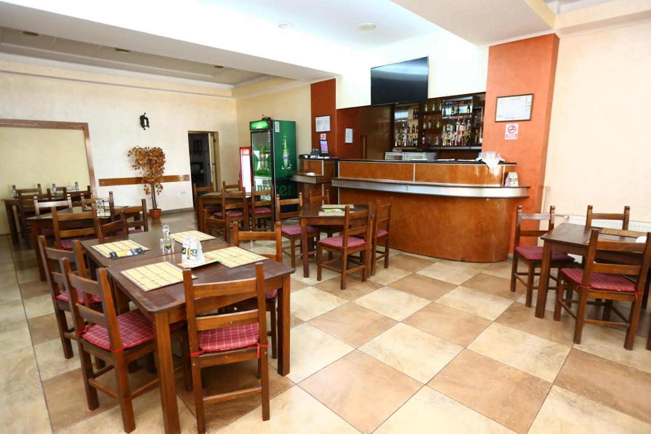 Hotel Moldova Bîrlad Esterno foto