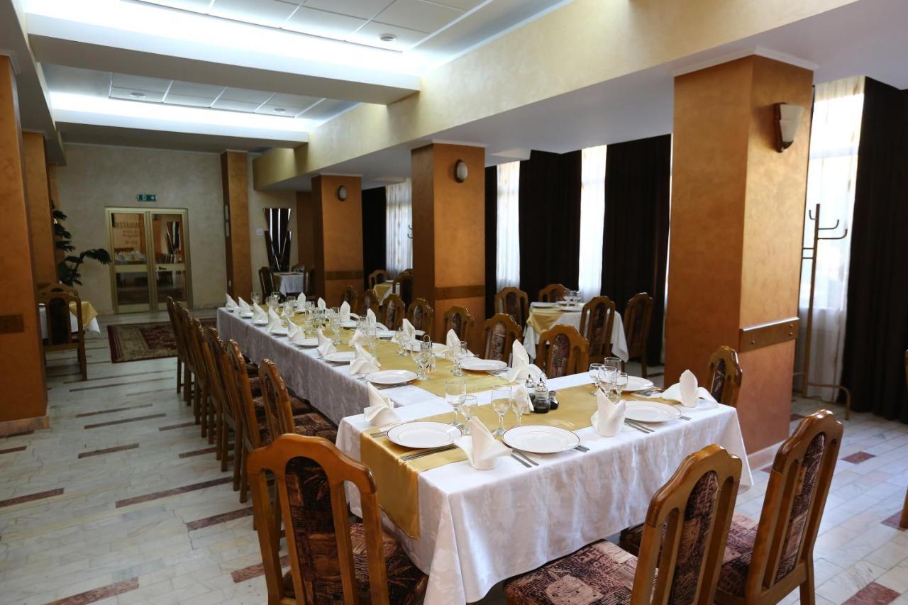 Hotel Moldova Bîrlad Esterno foto